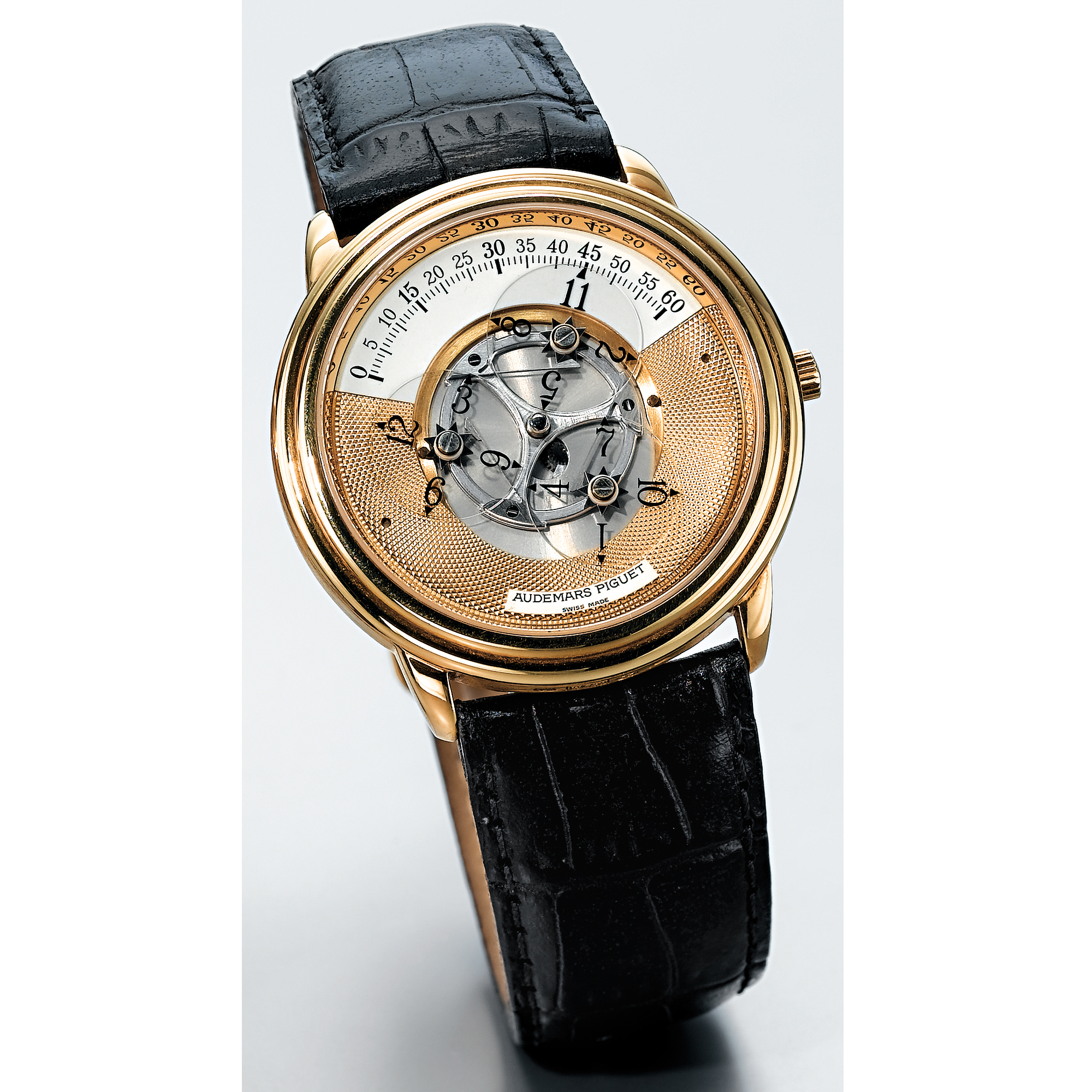AUDEMARS PIGUET, AN UNUSUAL GOLD AUTOMATIC JUMP-HOUR WRISTWATCHCIRCA 1990 STAR WHEEL D11337