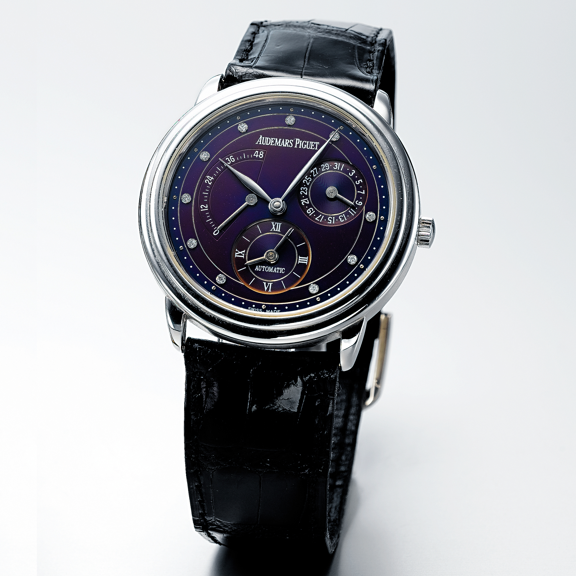 AUDEMARS PIGUET, A WHITE GOLD AND DIAMOND SET AUTOMATIC DUAL TIME WRISTWATCH WITH DATE AND POWER RESERVE CIRCA 1998