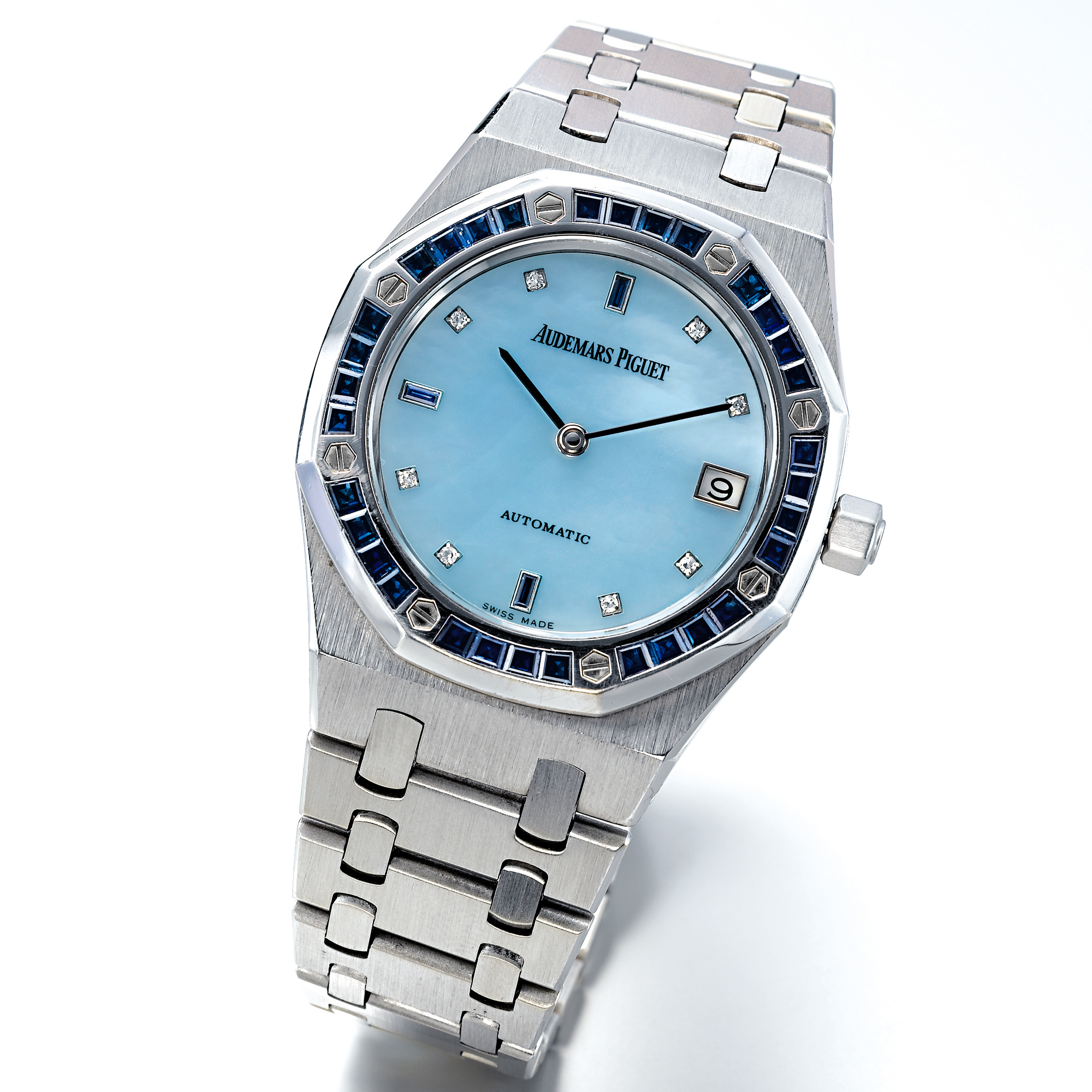 AUDEMARS PIGUET, A FINE WHITE GOLD SAPPHIRE AND DIAMOND SET AUTOMATIC BRACELET WATCH WITH DATE AND MOTHER-OF-PEARL DIALCIRCA 1998 ROYAL OAK NO 37