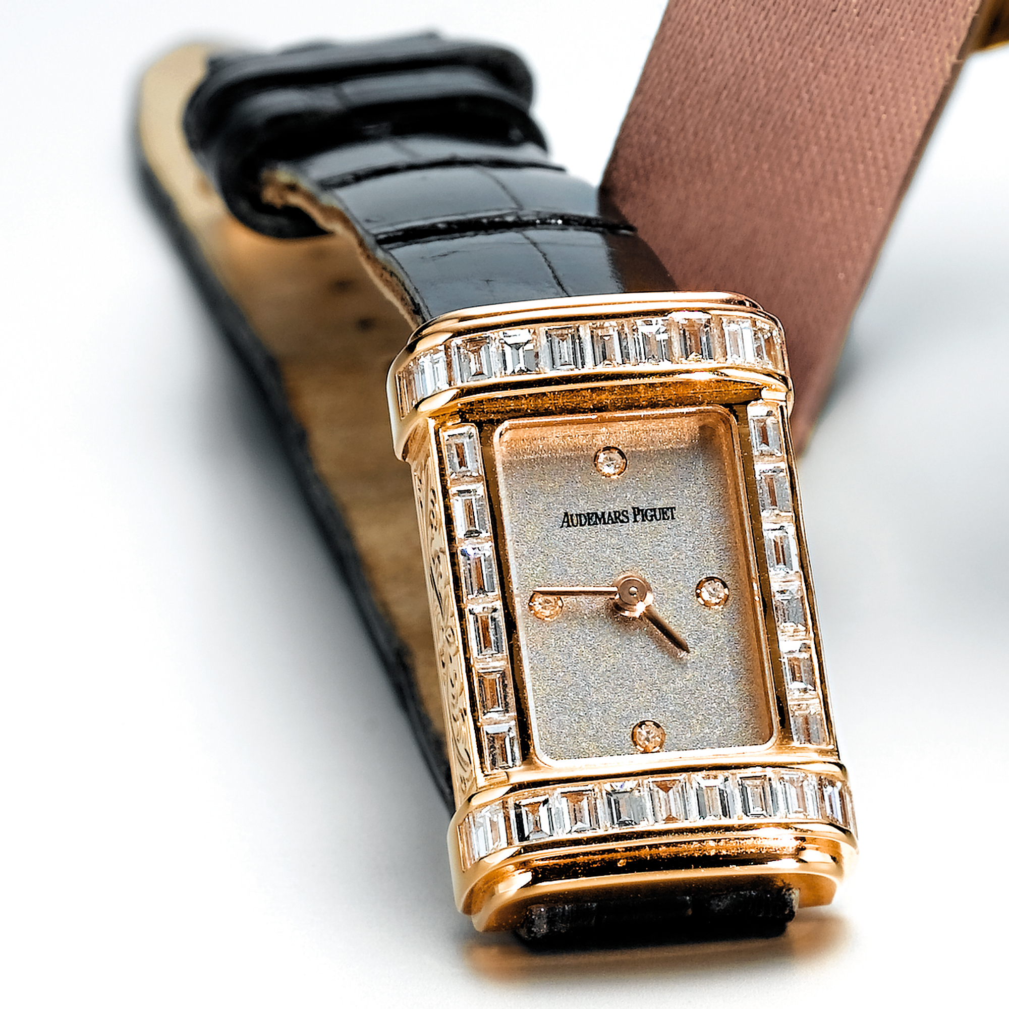 AUDEMARS PIGUET, A LADY'S PINK GOLD AND DIAMOND SET RECTANGULAR WRISTWATCH CIRCA 1995 GILDA