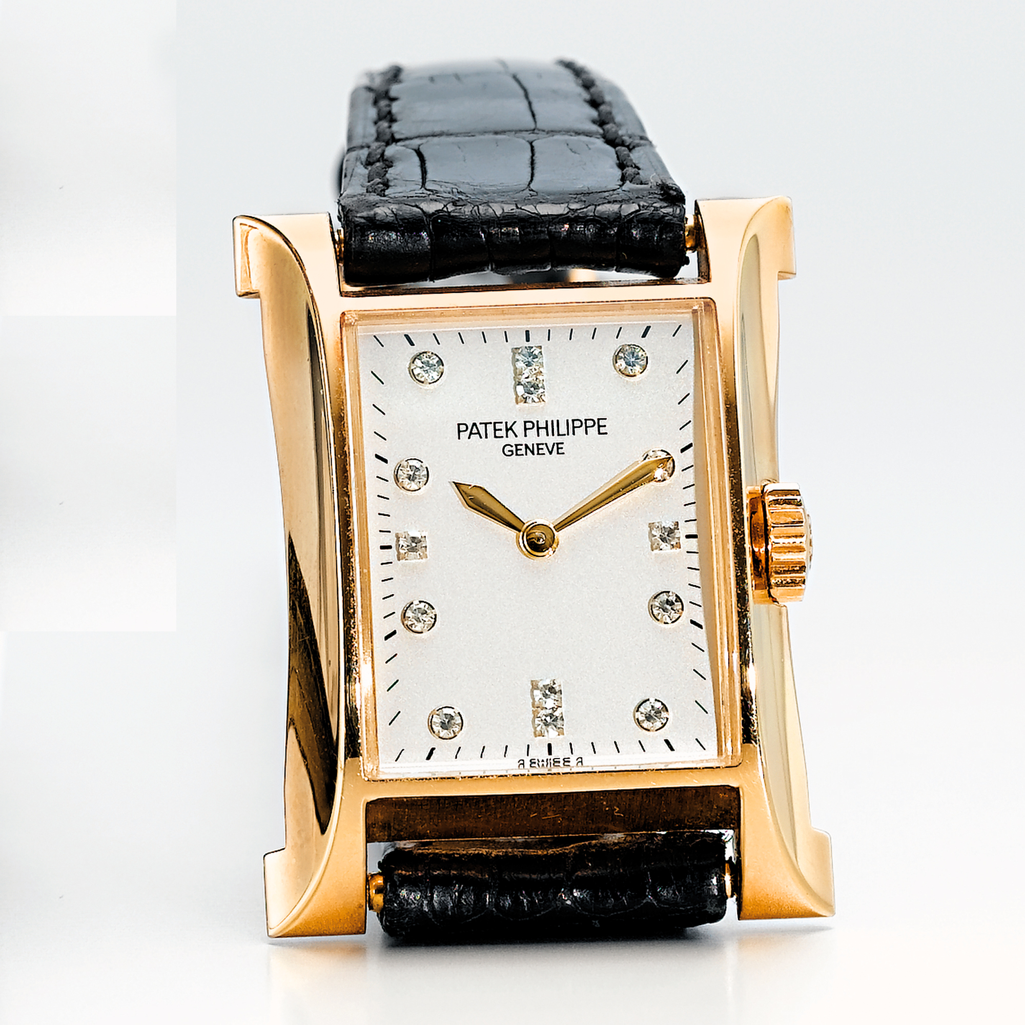 PATEK PHILIPPE, A LADY'S FINE GOLD AND DIAMOND RECTANGULAR WRISTWATCHCIRCA 1997 REF 4900 PAGODA MVT 3066057