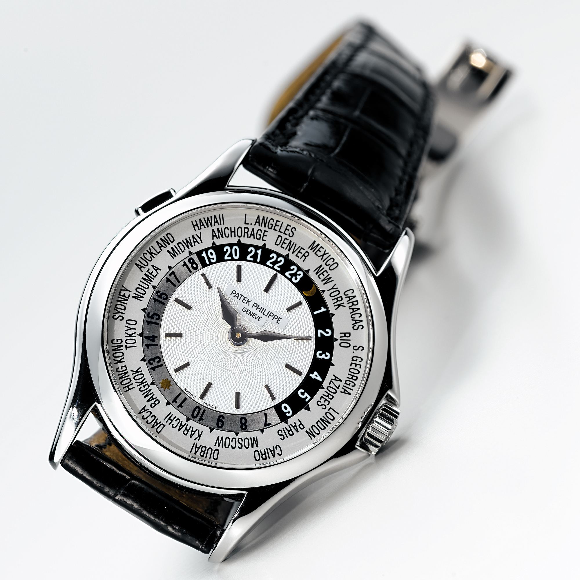 PATEK PHILIPPE, A FINE WHITE GOLD AUTOMATIC WORLD TIME WRISTWATCHCIRCA 2000 MVT 3212787 