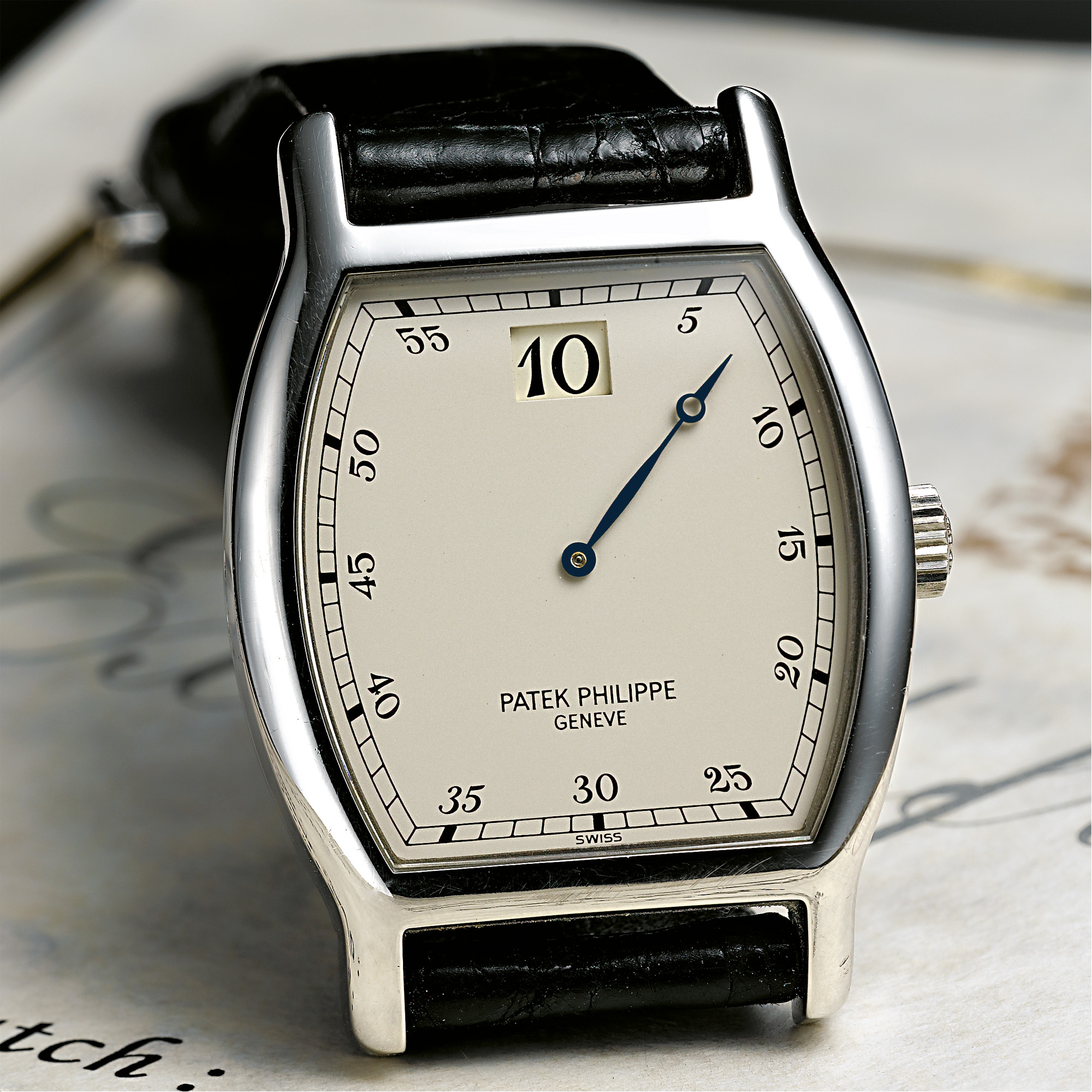 Patek Philippe, A FINE AND VERY RARE PLATINUM LIMITED EDITION JUMP HOUR WRISTWATCH CIRCA 1989 REF 3969 MVT 752968 CASE 2864881