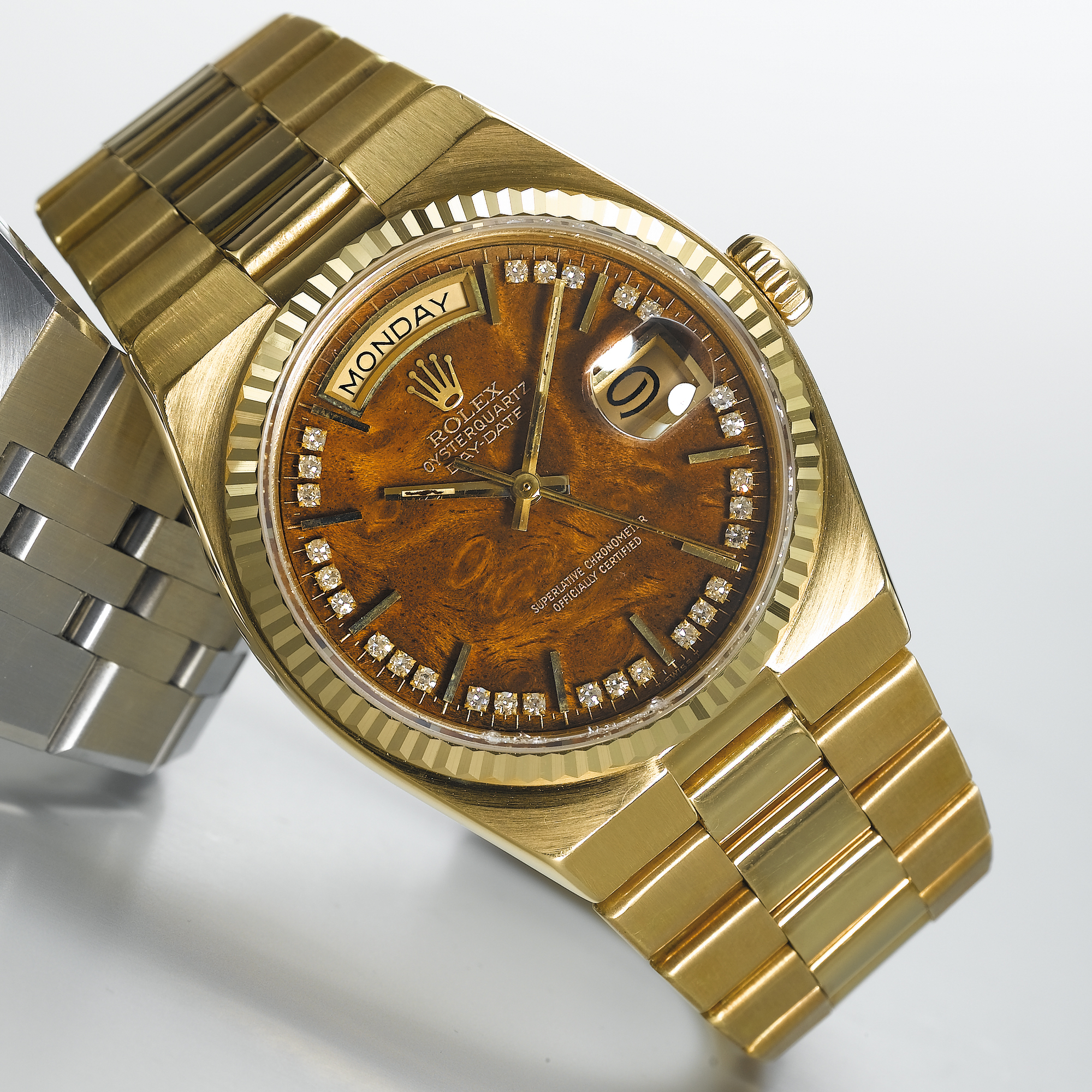 ROLEX, A GOLD AND DIAMOND SET CENTRE SECONDS BRACELET WATCH WITH DAY AND DATEDAY-DATE, OYSTER QUARTZ, CIRCA 1985, REF. 19018