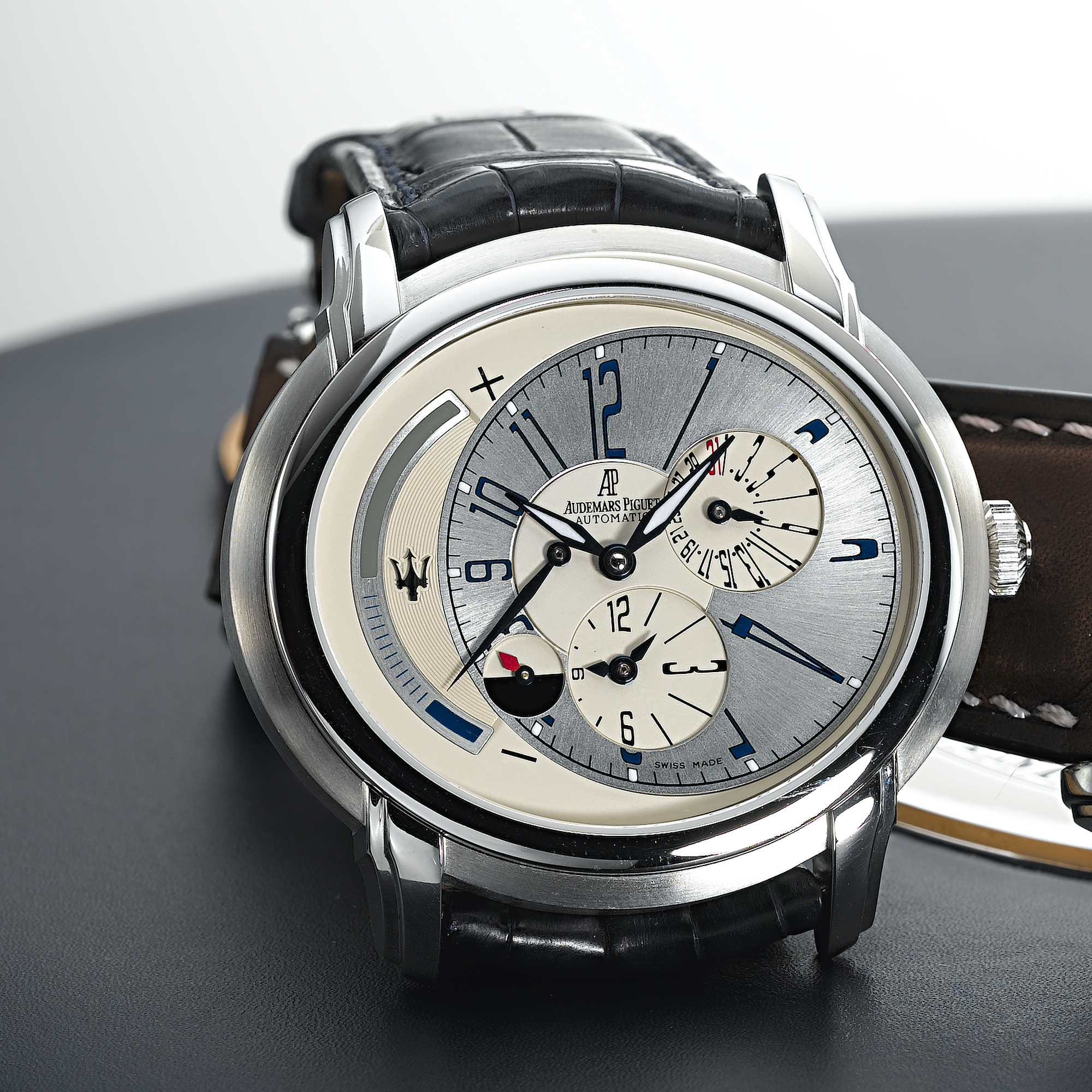 AUDEMARS PIGUET, A FINE PLATINUM LIMITED EDITION AUTOMATIC DUAL TIME ZONE WRISTWATCH WITH DATE, DAY/NIGHT AND POWER RESERVE INDICATIONSMILLENARY, CIRCA 2005, 71/90