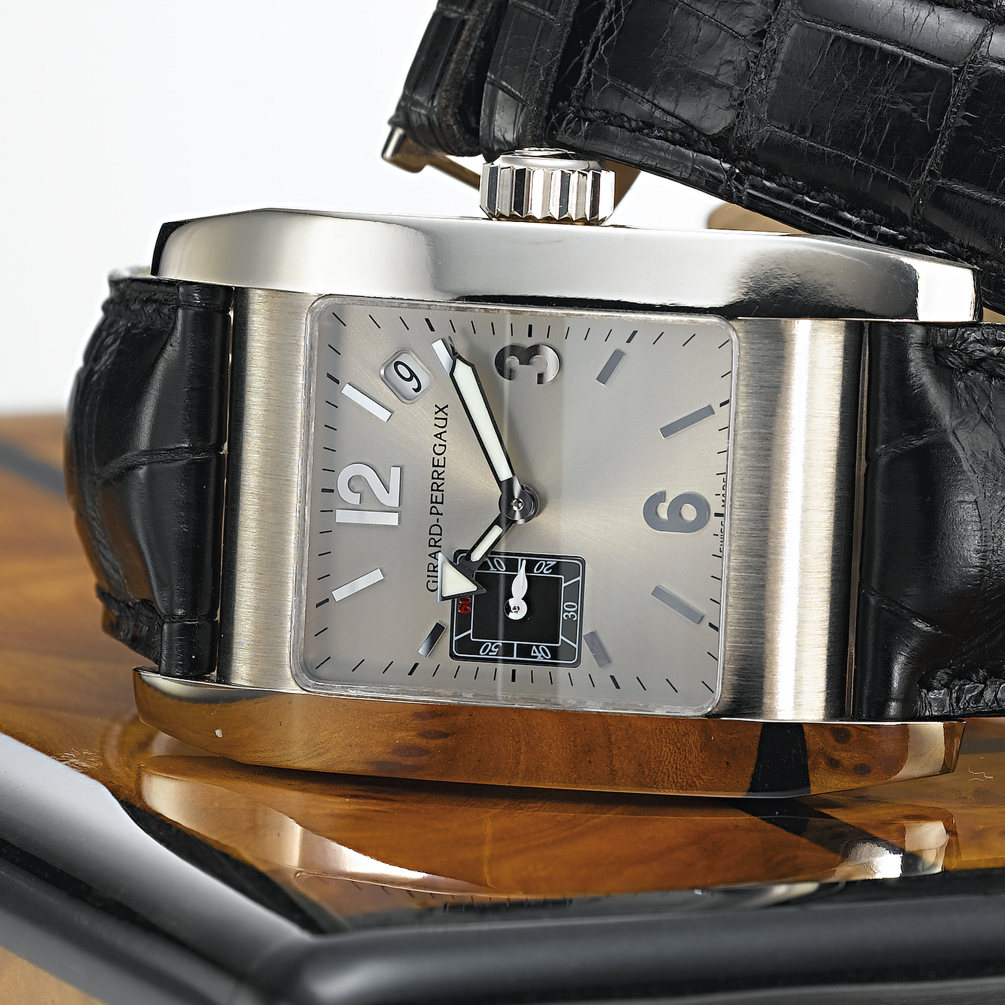GIRARD-PERREGAUX, A WHITE GOLD RECTANGULAR AUTOMATIC WRISTWATCH WITH DATEVINTAGE 1945, CIRCA 2003