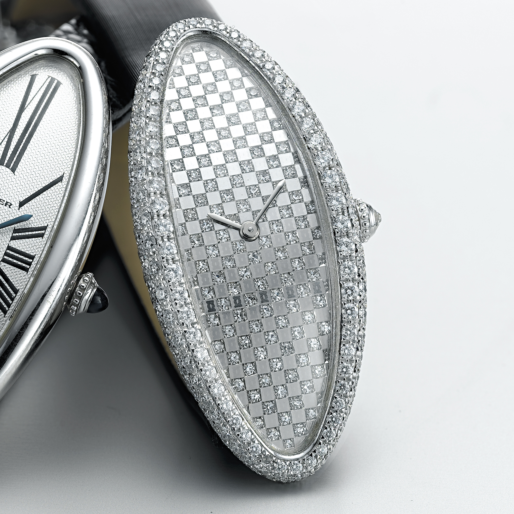 CARTIER, A LADY'S WHITE GOLD AND DIAMOND SET ELONGATED OVAL WRISTWATCHBAIGNOIRE ALLONGEE, CIRCA 2005