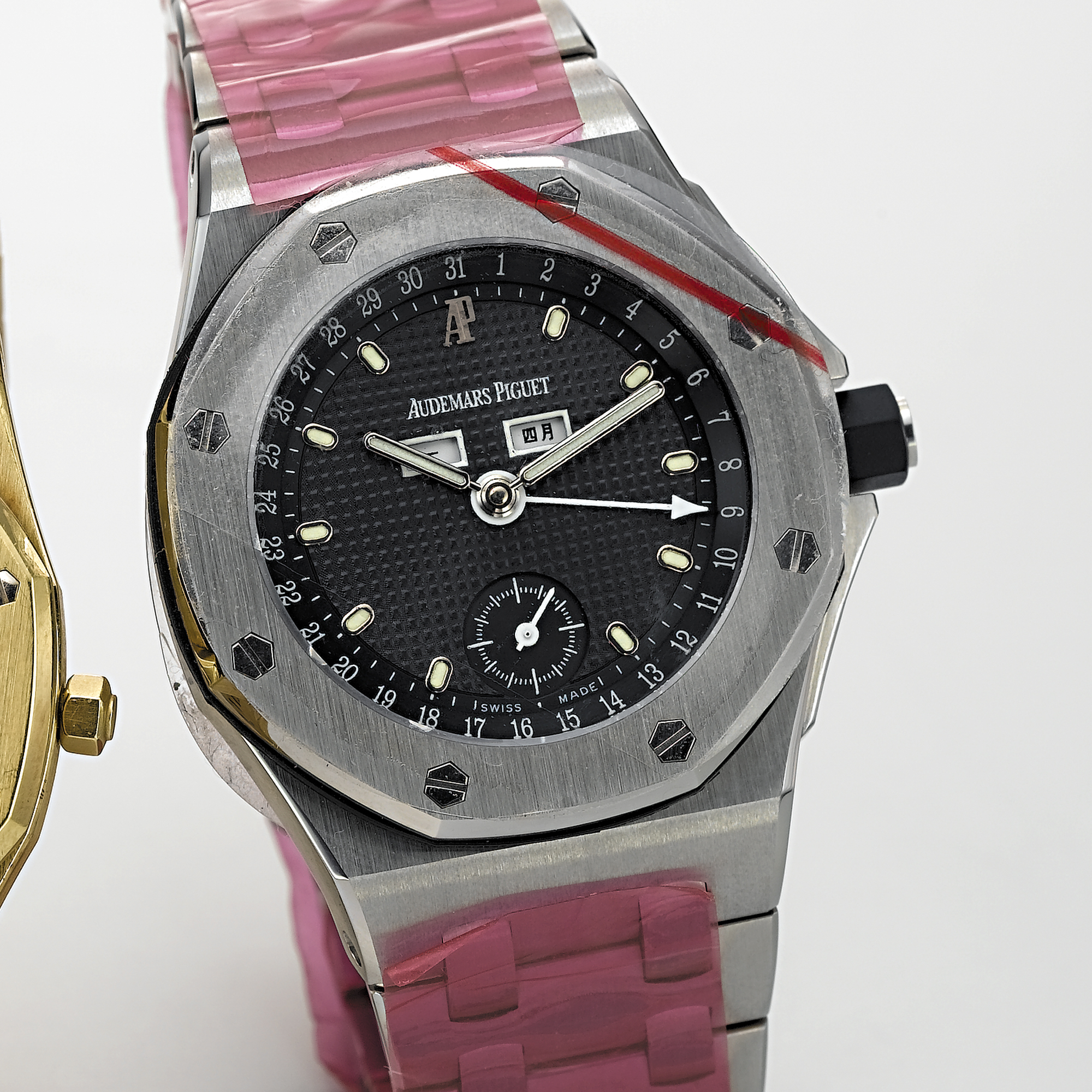 AUDEMARS PIGUET, A LIMITED EDITION STAINLESS STEEL AUTOMATIC TRIPLE CALENDAR BRACELET WATCHROYAL OAK OFFSHORE, CIRCA 1997, NO. 51/97 