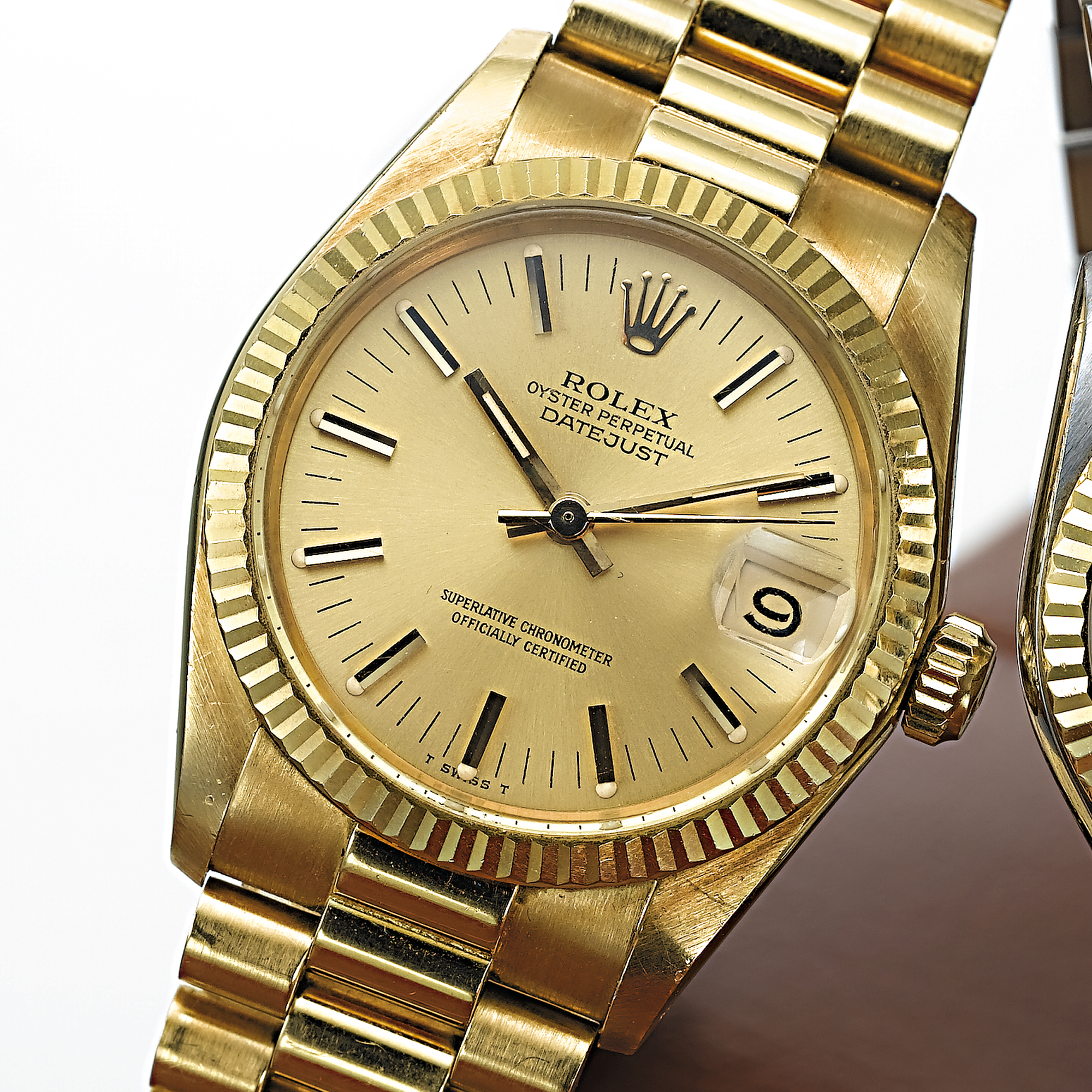 ROLEX, A MID SIZE GOLD AUTOMATIC CENTRE SECONDS WRISTWATCH WITH DATE AND BRACELETDATEJUST, OYSTER PERPETUAL, CIRCA 1983, REF. 6827