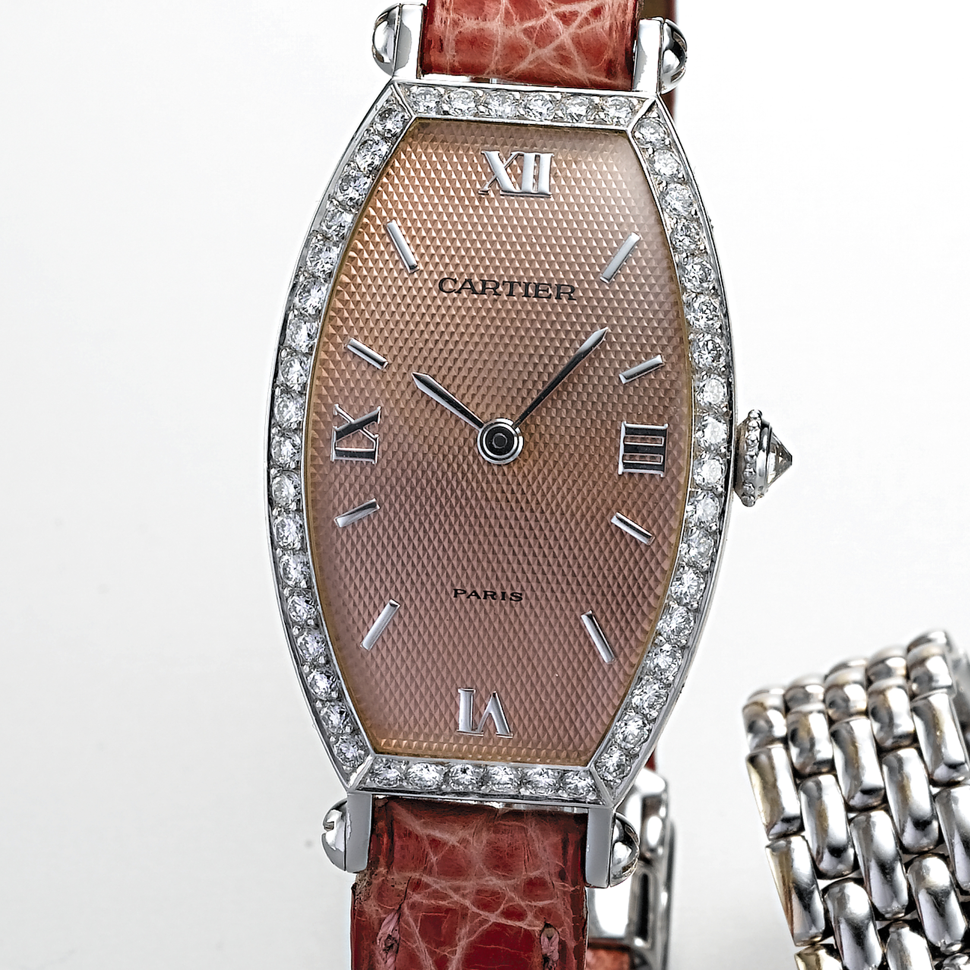 CARTIER, A LADY'S FINE SPECIAL EDITION WHITE GOLD AND DIAMOND SET TONNEAU FORM WRISTWATCHTONNEAU, CIRCA 1996