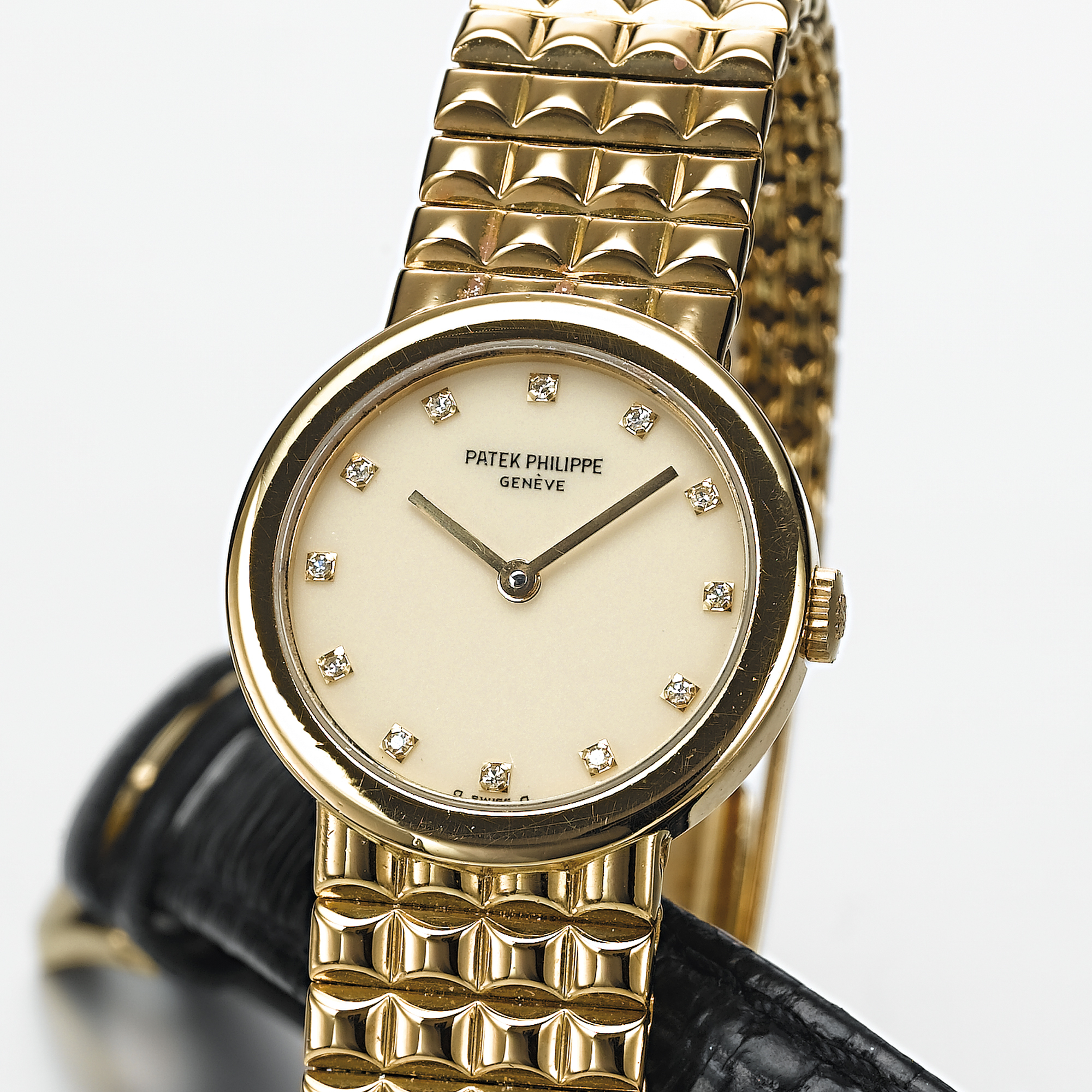 PATEK PHILIPPE, A LADY'S GOLD AND DIAMOND SET BRACELET WATCHCIRCA 1995, NO. 1.602.248, REF. 4747/1