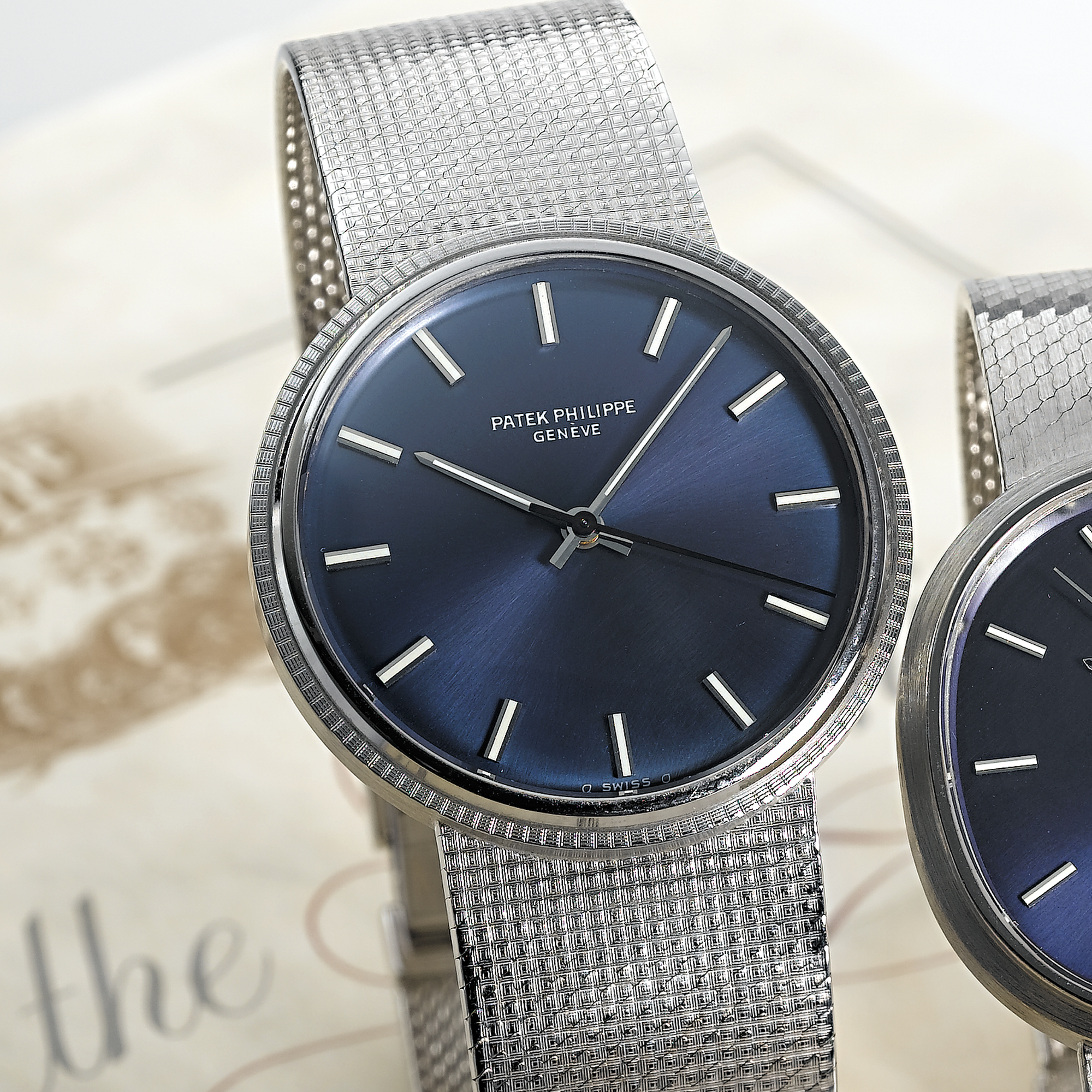 PATEK PHILIPPE, A WHITE GOLD AUTOMATIC CENTRE SECONDS BRACELET WATCHCIRCA 1971, NO. 1.182.793, REF. 3563