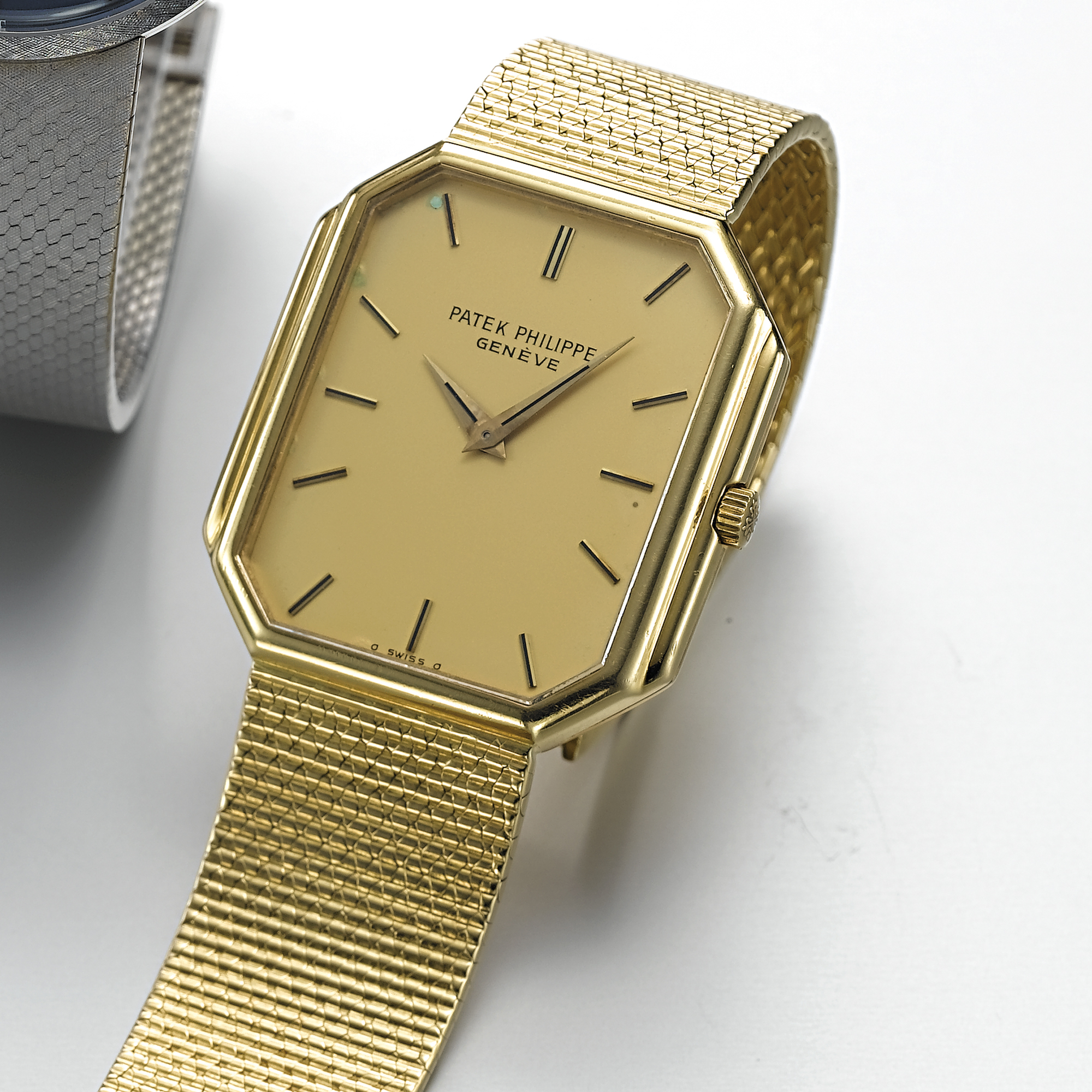 PATEK PHILIPPE, A GOLD OCTAGONAL BRACELET WATCHCIRCA 1981, NO. 1.502.650, REF. 3853